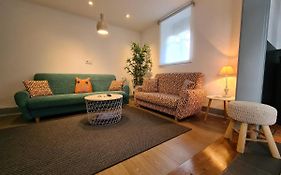 Nineplace By Louzanplace'S